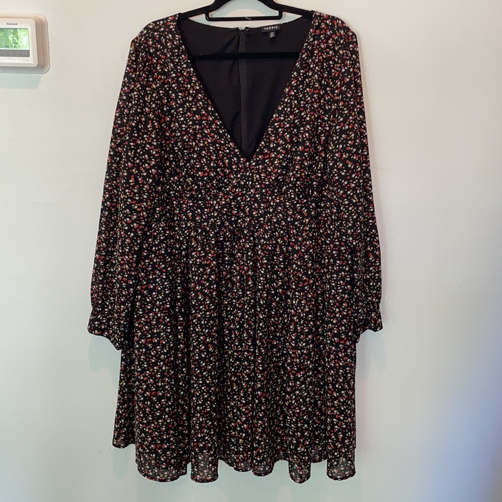 TORRID Black Floral Long Sleeve Skater Dress. Size 22. - Picture 2 of 12
